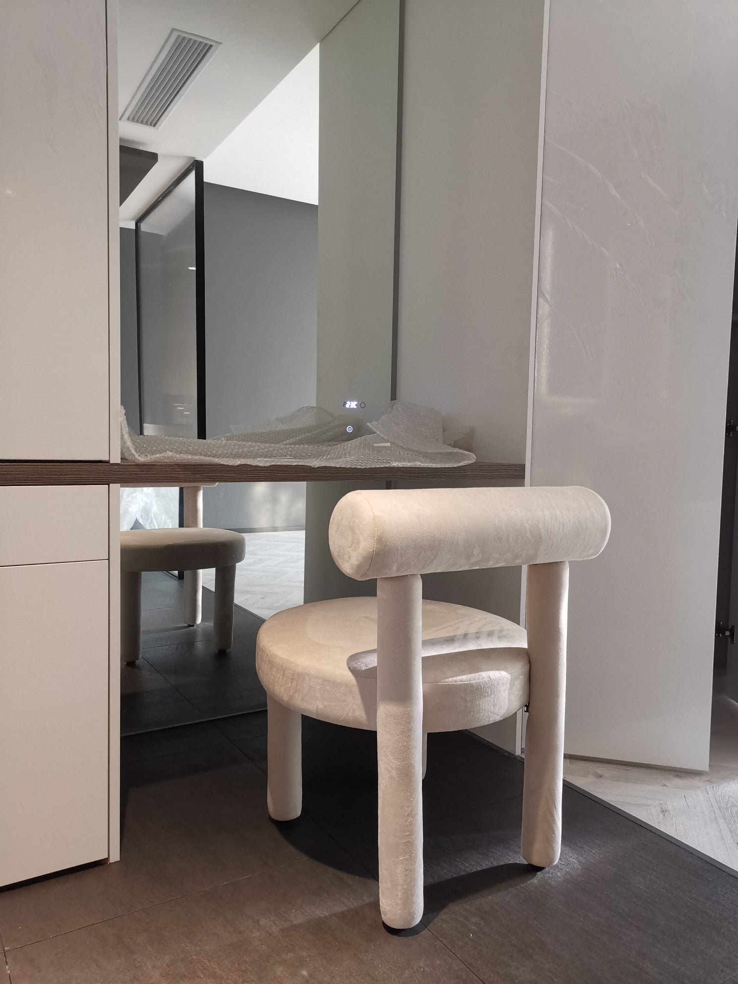 CHK001 - โต๊ะ (เก้าอี้)