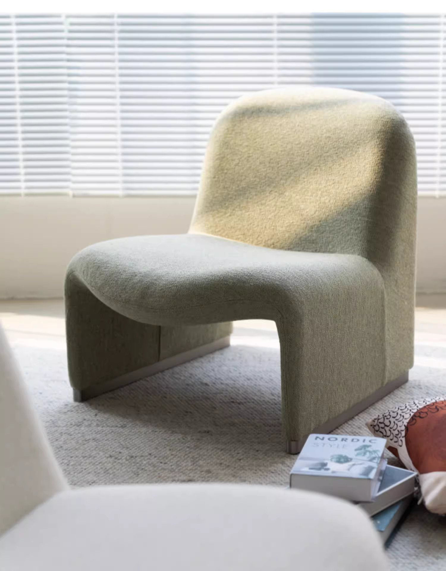 ARK090 - เก้าอี้อาร์มแชร์ (Armchair)